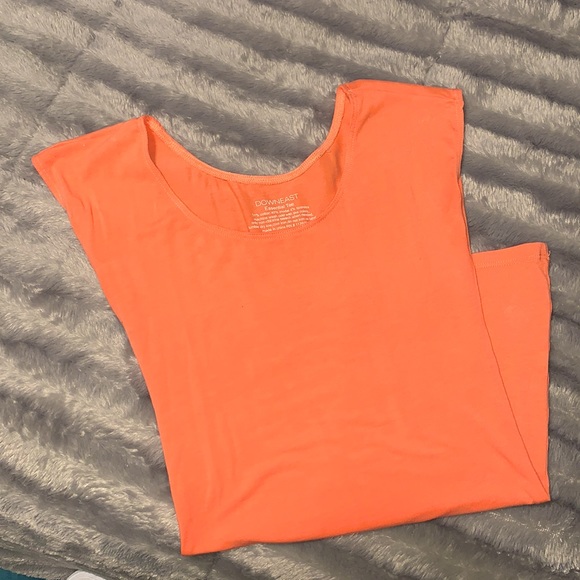 Essential Tee - Picture 1 of 2